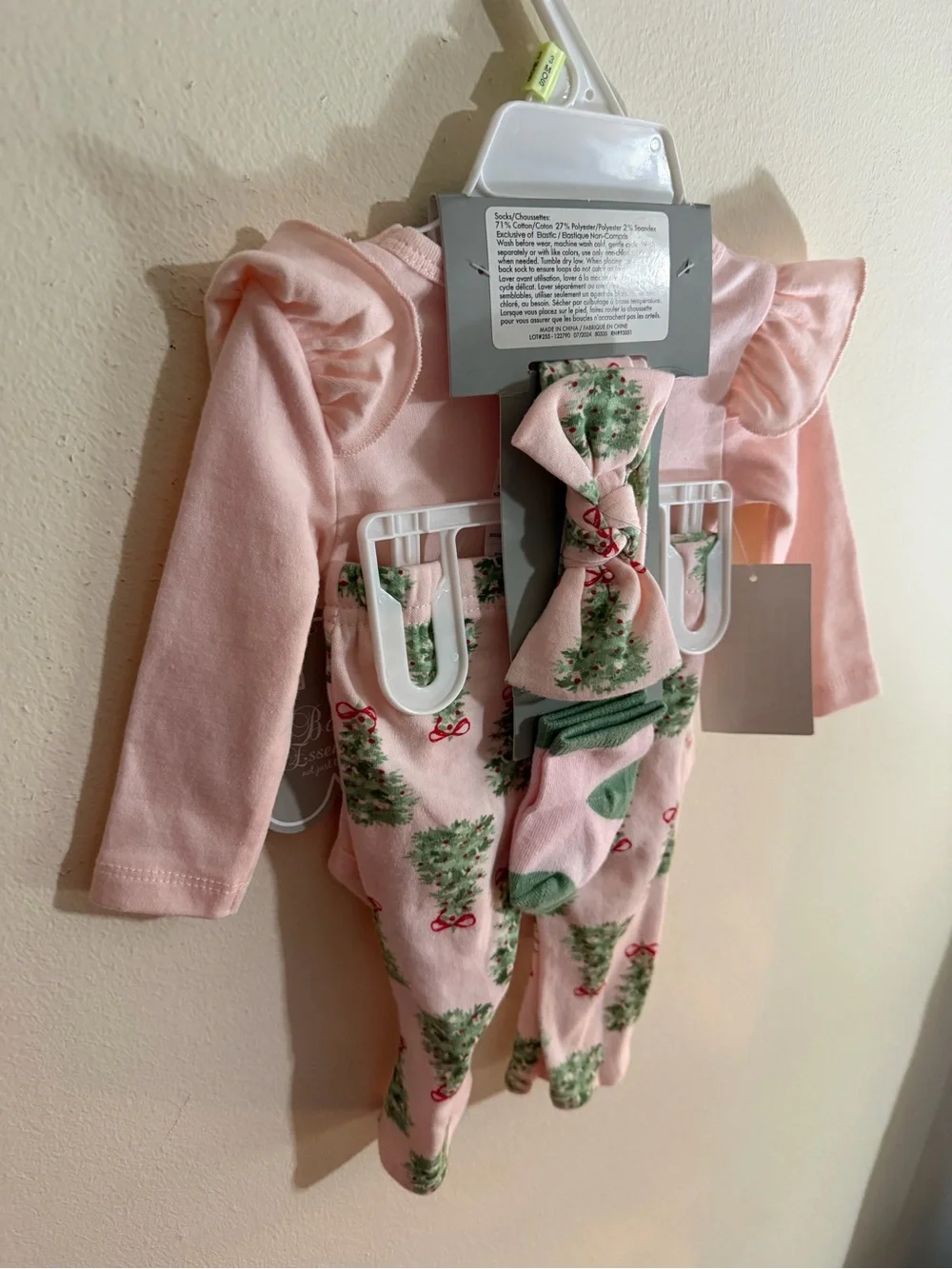 NWT Baby Essentials Size 3 Months Pink Christmas Tree Long-Sleeve w Leggings Set